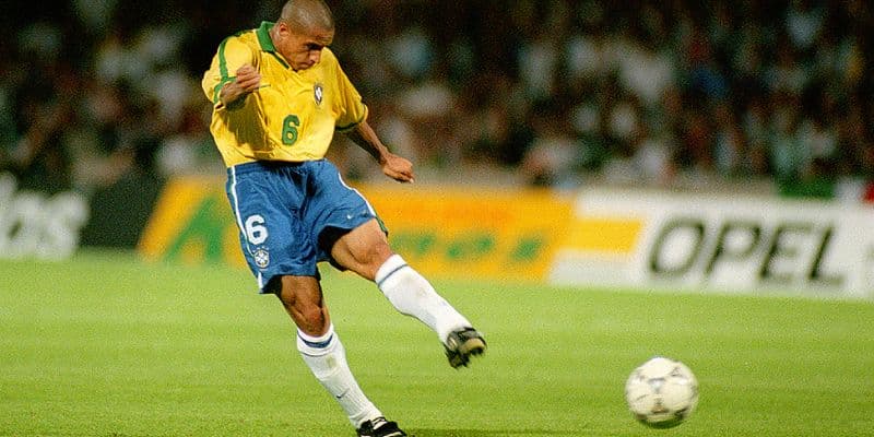Roberto Carlos đã có một sự nghiệp ấn tượng tại đấu trường quốc tế với đội tuyển quốc gia Brazil